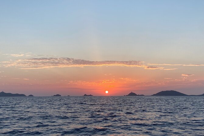 Sunset boat cruise with Aperitif at the Sanguinary Islands - Price and value: what 78.64 really buys you
