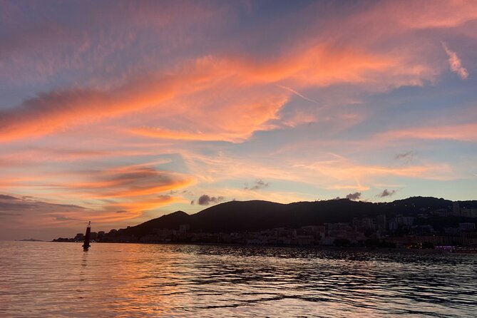 Sunset boat cruise with Aperitif at the Sanguinary Islands - What to bring, so your evening stays easy