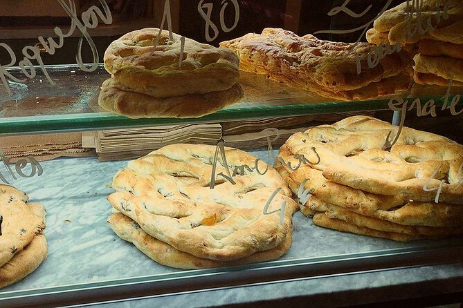 Taste Avignon – A Full French Culinary Tour by Do Eat Better - Stop 3 on Rue de la République: Roasted Cheese with Honey