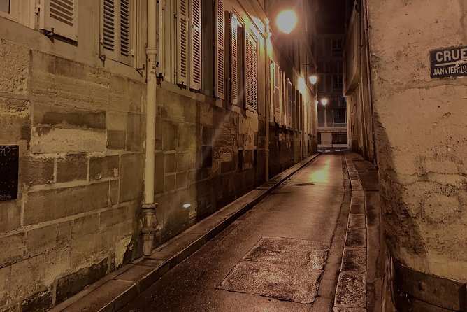 The Darkest Secrets of Paris - Île de la Cité: Criminal Life on the Island With a Free Stop
