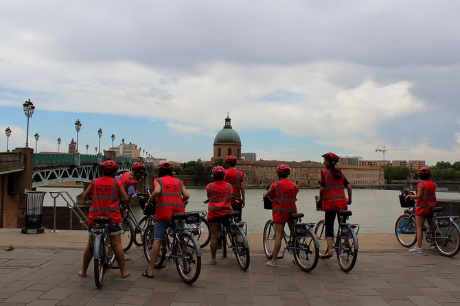 The essential of Toulouse by bike - Pont Neuf to Prairie des Filtres: the oldest bridge and a riverside pause