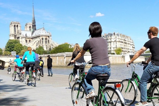 The Paris Monuments Tour - Guides matter here, and it shows in how the story lands