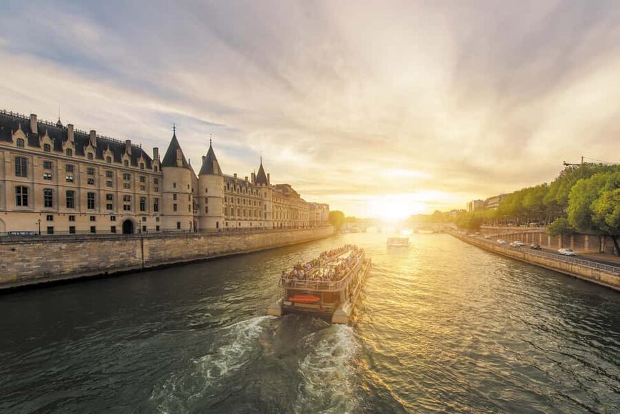The Paris Pass®: 40+ Attractions Including Eiffel Tower - Seine River Cruise with Bateaux Parisiens: when the timing clicks