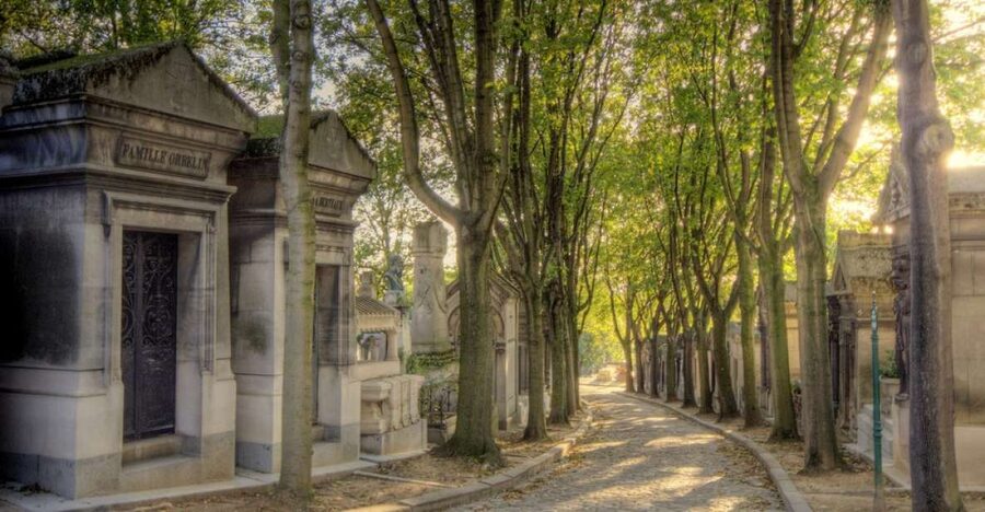 The Père Lachaise Cemetery: Guided 2-Hour Small-Group Tour - Meeting at Gambetta Square and Getting Oriented Quickly