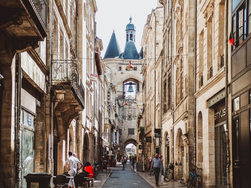 The Ultimate Bordeaux Food Tour: Full Meal & Fine Wines - Hotel de Ville Food and Sightseeing: Where the Tour Feels Like a City Walk, Not a Queue