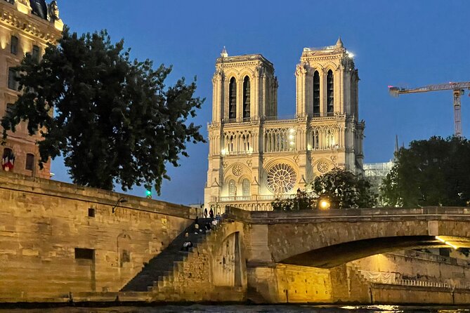 Top Private Cruises in Paris with French Champagne and surprises - Best timing for Eiffel Tower sparkle and calmer vibes