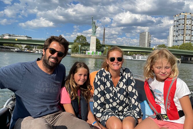 Top Private Cruises in Paris with French Champagne and surprises - Price and value for up to 4 in 90 minutes