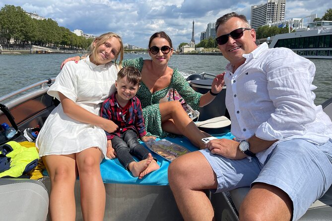 Top Private Cruises in Paris with French Champagne and surprises - The 1.5-hour route: Statue of Liberty to Notre-Dame from the water