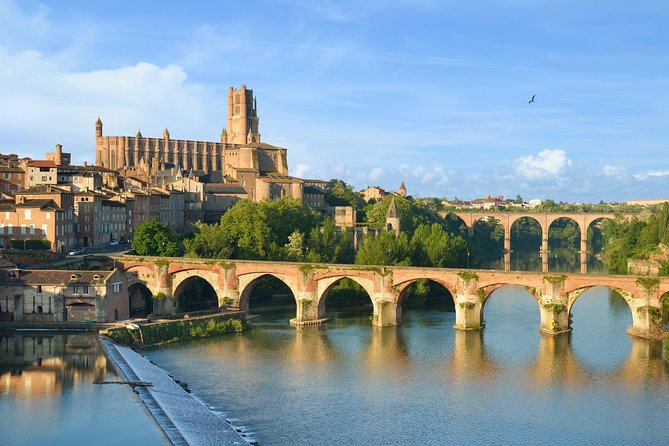 Toulouse: Albi and Cordes/Ciel Day Trip with Audio Guides - Leaving Toulouse: the meet point and the rhythm of the day