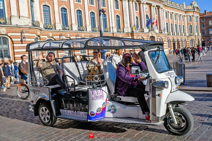 Toulouse: Electric Tuk-Tuk Tour with Photo Stops and Audio - Key Takeaways