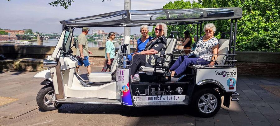 Toulouse: Electric Tuk-Tuk Tour with Photo Stops and Audio - Why a 100% Electric Tuk-Tuk Is the Right Match for Toulouse