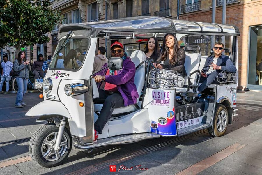 Toulouse: Electric Tuk-Tuk Tour with Photo Stops and Audio - How the 1-Hour Format Works, Including Photo Stops