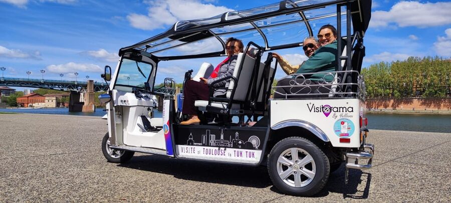 Toulouse: Electric Tuk-Tuk Tour with Photo Stops and Audio - Capitole, Saint-Sernin, and Jacobins: Getting Oriented Fast
