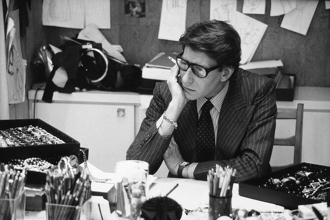 Tour of the Musée Yves Saint Laurent Paris - English or French: plan based on what you need to understand