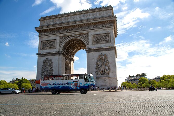 Tours of Paris and the Hauts-de-Seine in an Amphibious Bus - Meeting point and timing: how the 1 hour 45 minutes runs