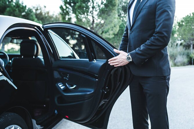 Transfers between Paris and Paris Airports/Disneyland/Versailles - Mercedes-Benz Comfort and the Small Onboard Details That Matter