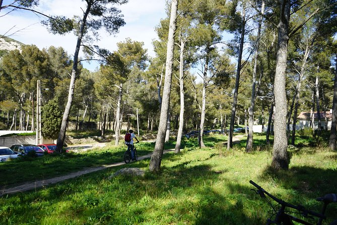 Ultimate Calanques Panoramic e-bike Ride – 3h (Small Group) - What the ride feels like: hills, gravel, and traffic reality