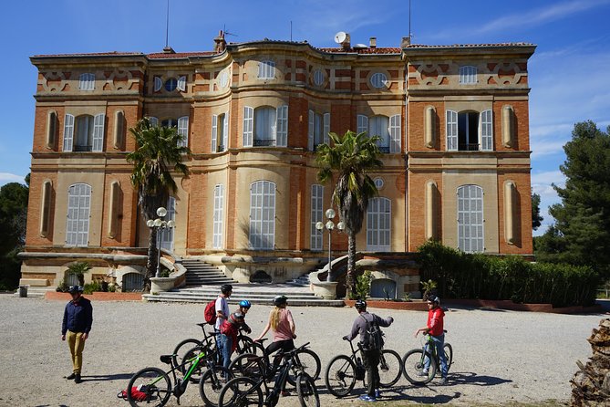 Ultimate Calanques Panoramic e-bike Ride – 3h (Small Group) - Your group size and guides, plus how they keep everyone together