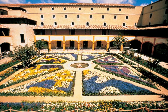 Van Gogh & Carrières de Lumières Half-Day Tour from Avignon - The small-group minibus ride that sets the tone