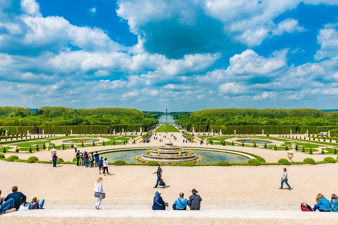Versailles Domain Small-Group Guided Tour from Paris - Versailles gardens: Apollo and Latona, plus room for walking