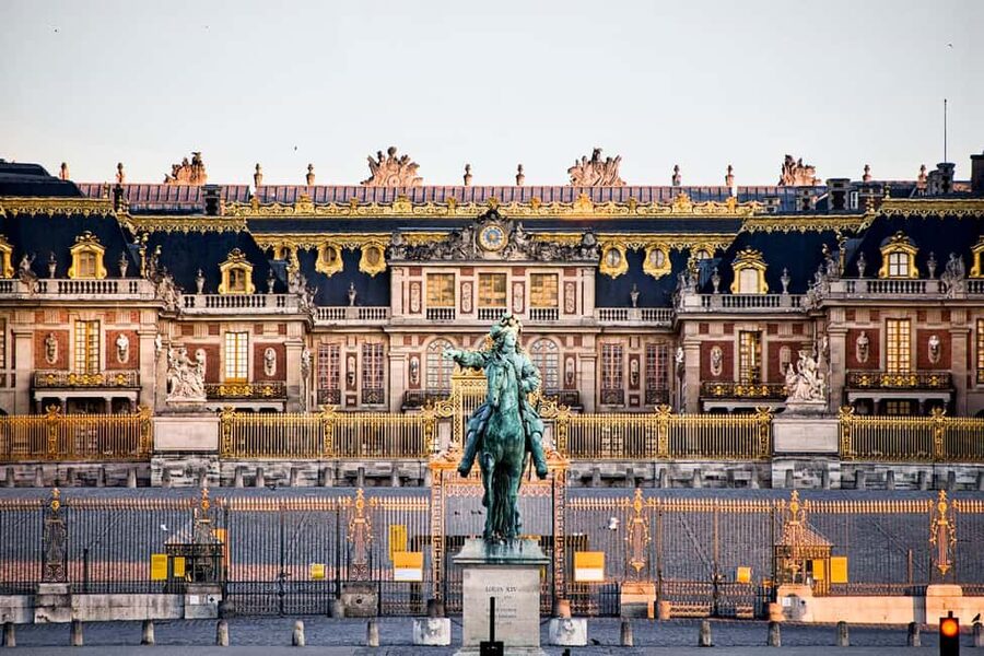 Versailles: Entry ticket & Private Apartments VIP Tour - Louis XVI private apartments and the story changes tone