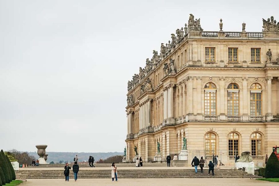 Versailles: Entry ticket & Private Apartments VIP Tour - What this tour does not include, and how that affects your choice