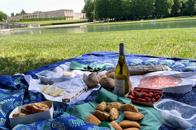 Versailles Full-Day Electric Bike Tour : Market, Picnic & Palace - Le Hameau de la Reine: Marie-Antoinette’s Hamlet Time