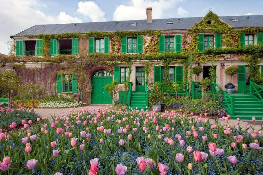 Versailles-Giverny Day Tour with Lunch at Moulin de Fourges - Key Highlights You’ll Feel Right Away