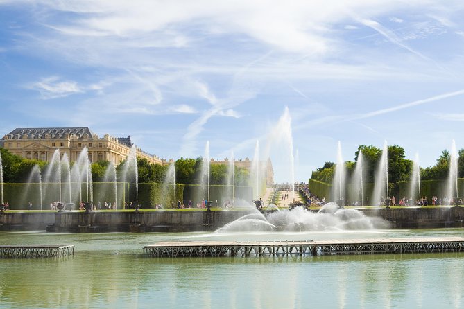 Versailles Palace and Gardens Half Day Guided Tour from Paris - Stop 4: Gardens free time, fountains, and that Saturday night magic