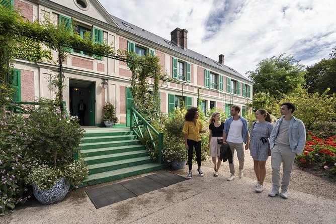 Versailles Palace and Giverny Monet House Visit with Lunch - Guide versus audio: what you get, and what you must bring