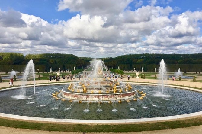 Versailles Palace and Giverny Private Guided Tour from Paris - Paris pickup and a luxury van that keeps the day sane