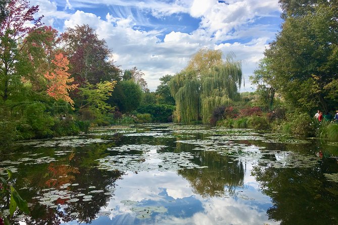 Versailles Palace and Giverny Private Guided Tour from Paris - Versailles Palace: State Apartments, Hall of Mirrors, and those garden fountains