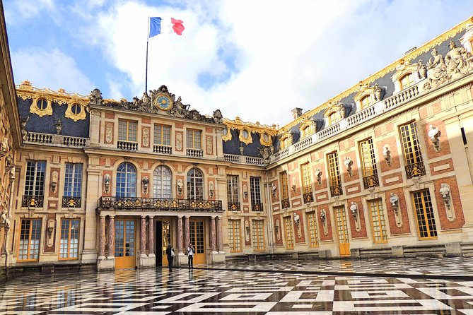 Versailles Palace & Gardens Tour with Transport from Paris - Hall of Mirrors: pacing yourself in the most famous room