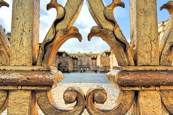 Versailles Palace & Gardens Tour with Transport from Paris - Gardens of Versailles: the perfect companion, with a built-in limit