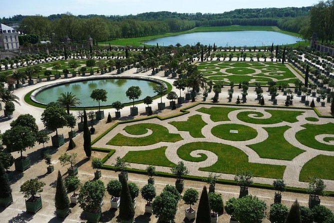 Versailles Palace Guided Day Tour and Trianon from Paris - The guided Versailles palace: Royal Apartments, Hall of Mirrors, and what to focus on