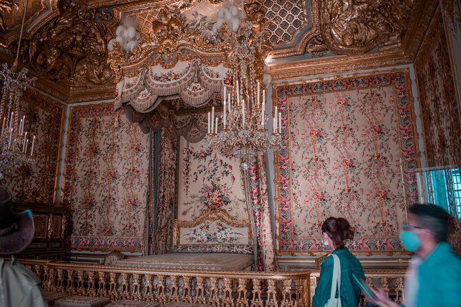 Versailles Palace Guided Tour with Reserved Entry - How the gardens work after the tour, and when you pay extra