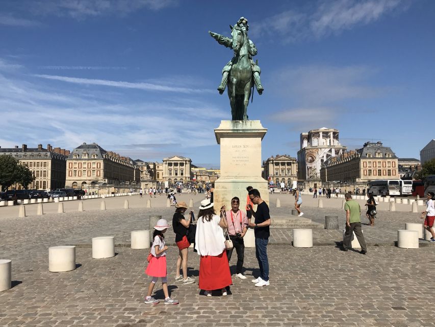 Versailles: Palace Guided Tour with Skip-the-Line Ticket - Meeting point at Louis XIV: how to find your guide fast