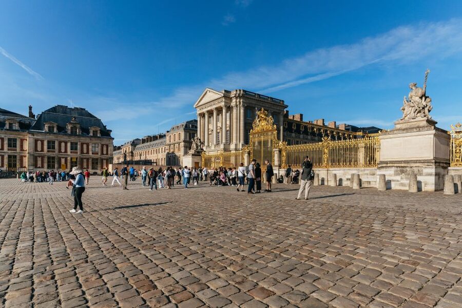 Versailles: Palace of Versailles Skip-the-Line Guided Tour - The Hall of Mirrors: more than a pretty room