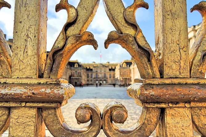 Versailles Palace Private Half Day Guided Tour including Hotel Pickup from Paris - French gardens time: André le Notre’s 55 fountains and statues