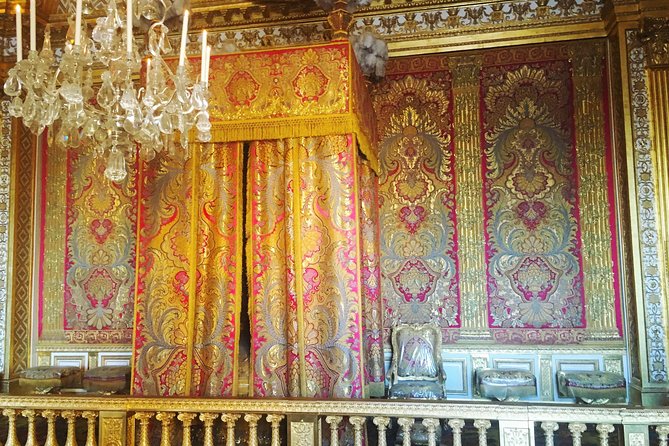 Versailles Palace Private Tailored Guided Tour With Hotel Pickup - Crossing the city of Versailles en route