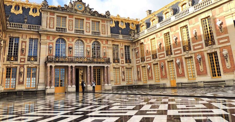 Versailles: Skip-the-Line Guided Palace Tour and Full Access - Where This Versailles Tour Wins: Time Saved and Your Earphones On