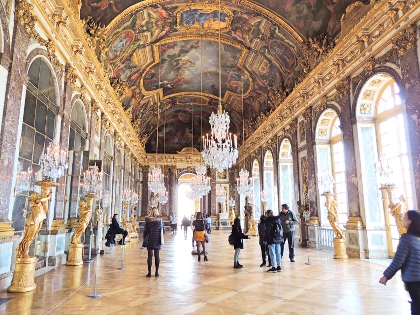 Versailles: Skip-the-Line Guided Palace Tour and Full Access - Guides You Might Get: Storytellers Who Keep the Group Moving