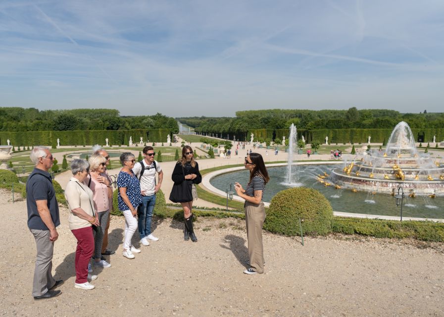 Versailles: Skip-the-Line Versailles Palace and Gardens Tour - Royal Apartments to Gardens: How the Tour Keeps Momentum
