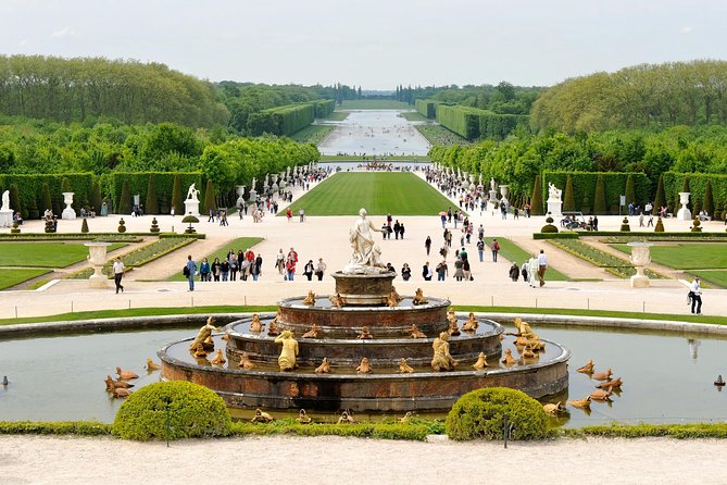 Versailles Timed Entrance Ticket and Giverny Small Group Day Trip from Paris - Versailles timed entry: Hall of Mirrors without the panic