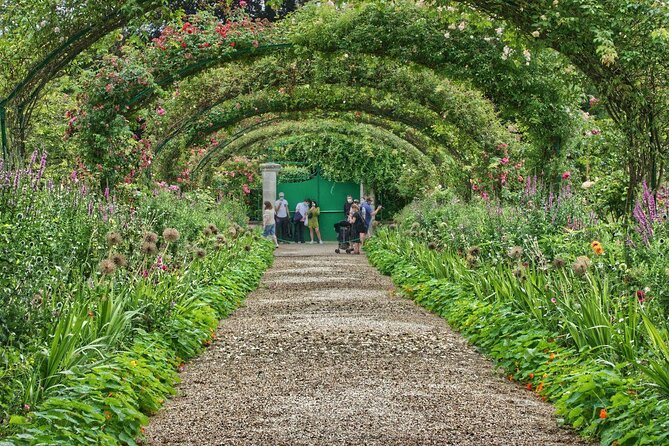 Versailles Timed Entrance Ticket and Giverny Small Group Day Trip from Paris - Small-group guiding: 8 people max, less chaos, more follow-up