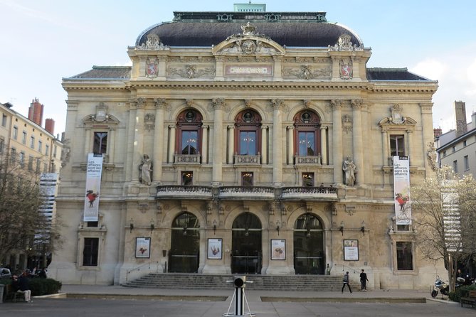 Vieux Lyon Cultural & Historical Walking Guided Tour (English) - Brochier Soieries: live silkworms, jacquard lore, and why silk matters