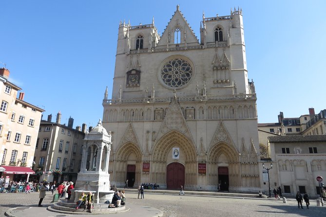 Vieux Lyon Cultural & Historical Walking Guided Tour (English) - Finish at Hôtel-Dieu: old hospital to shopping, hotel, and food court