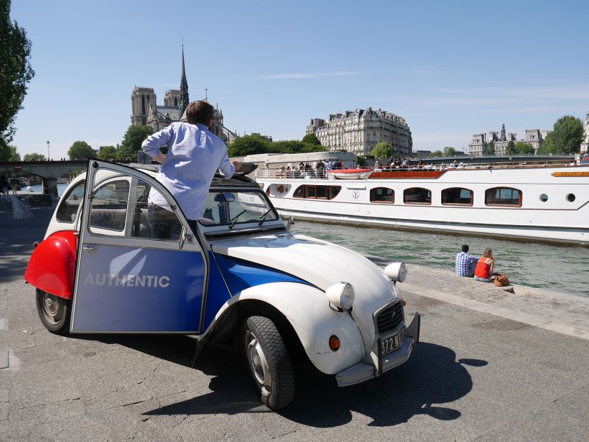 Vintage 2CV tour + Cruise - How the private 2CV pickup sets the tone in Paris