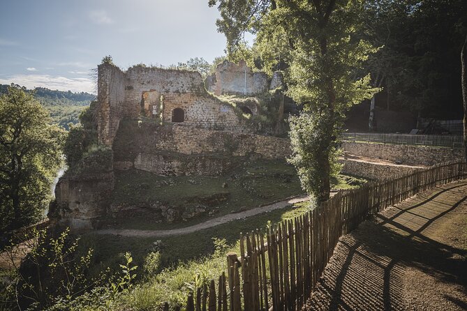 Visit of the Troglodytic Village of Madeleine - How to get there without fighting your phone