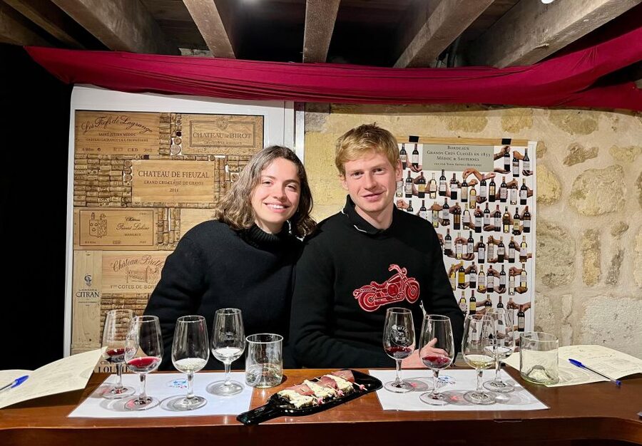 Workshop Bordeaux wine tasting: 4 reds & charcuterie pairing - Meeting at 25 Avenue Thiers, and finding the hidden tasting room